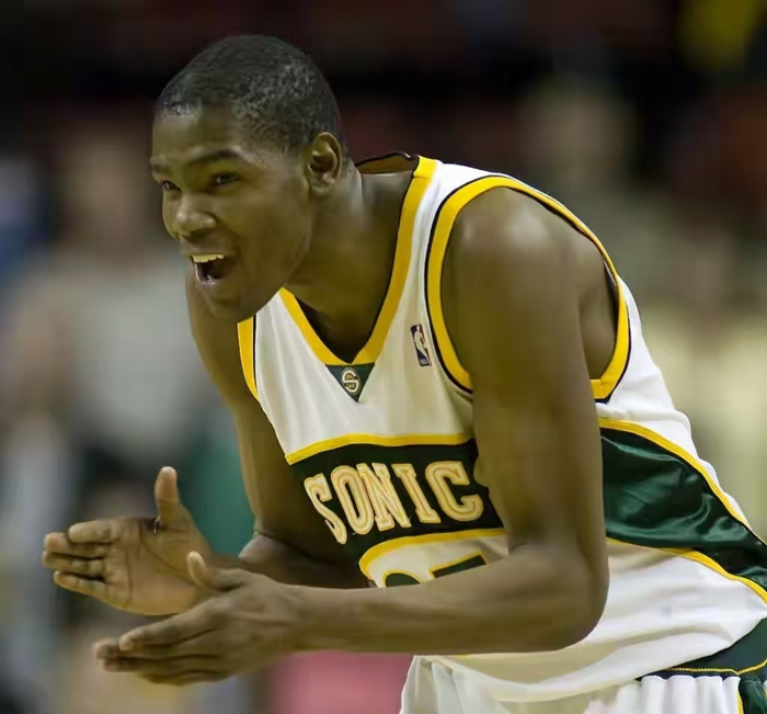 NBA扩军新增两队冲击东西部实力格局