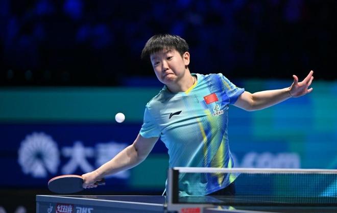 孙颖莎险胜蒯曼晋级八强 国乒内战激烈角逐